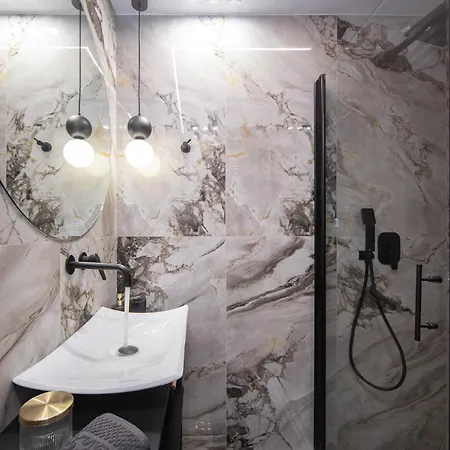 Phoebe By Halu! Stylish In Navarinou Square * Thessaloniki