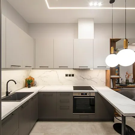 P Deluxe 8 Daire Selanik