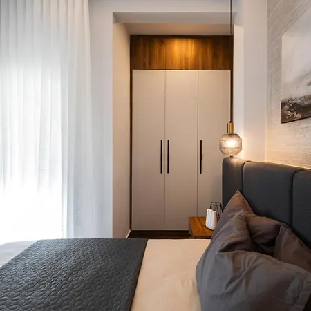Апартаменты Pdeluxe Navarinou Square